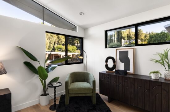 Home Staged by Mid Modern Designs at 16995 Escalon Dr, Encino, CA 91436 (13)