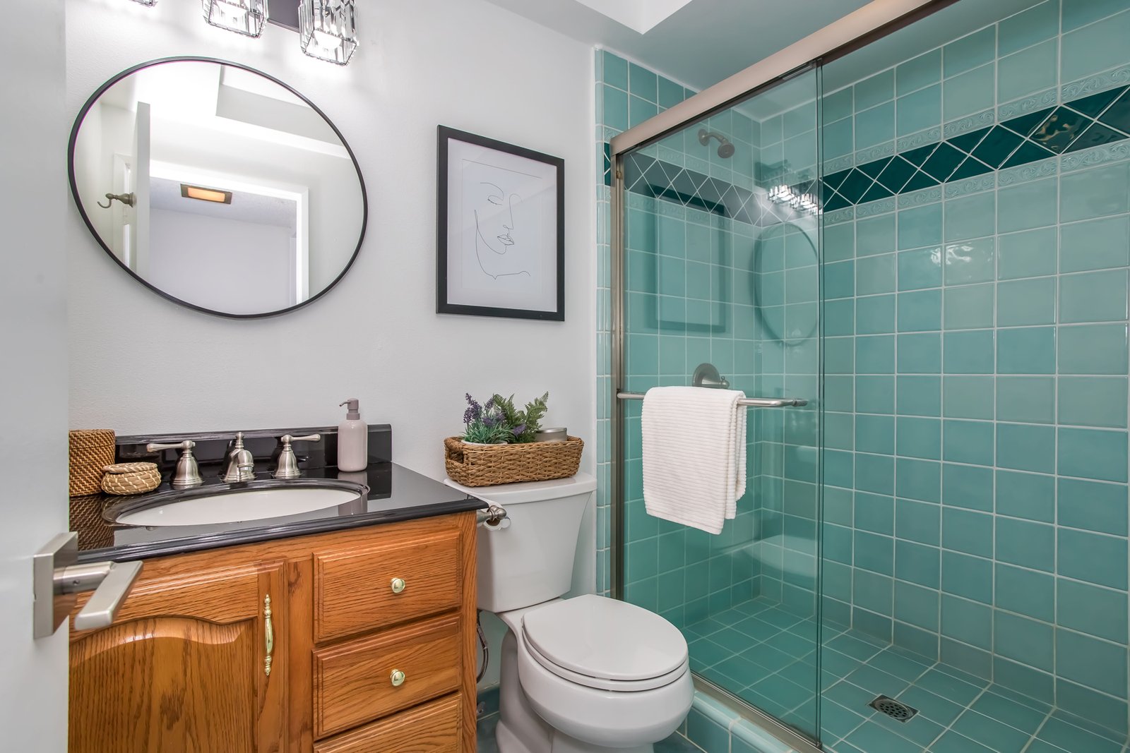 Home staged by Mid Modern Designs at 10200 Autumn Leaf Cir, Los Angeles, CA 90077 (11)