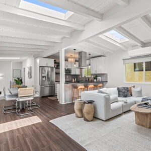 Home staged by Mid Modern Designs at 1712 Stanford Ave, Redondo Beach, CA 90278 (5)