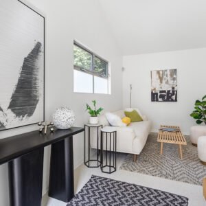 Home staged by Mid Modern Designs at 201 Bernard Ave, Venice, CA 90291 (6)