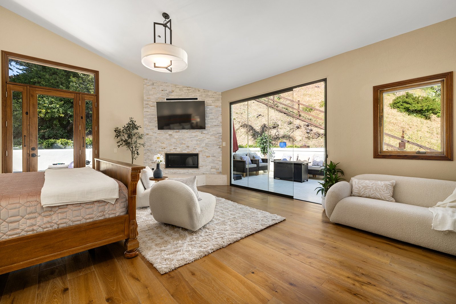 Gorgeous Home Staged by Mid Modern Designs at 2468 Coldwater Canyon Dr, Beverly Hills, CA 90210 (12)